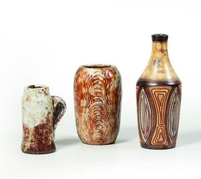 null Alexandre KOSTANDA (1921-2007)

Bouteille, vase et chope en céramique.

Signés...