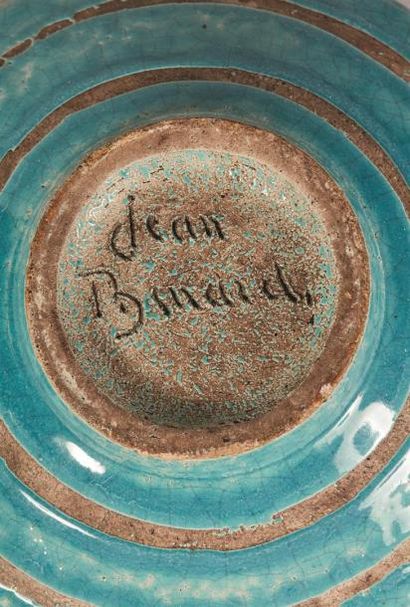 null Jean BESNARD (1889-1958)

Coupe en grès partiellement émaillé de turquoise.

Signée...