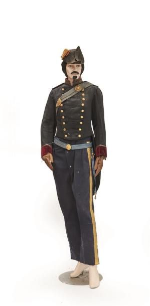 null Uniforme d'officier de marine, Napoléon III.

Le mannequin comprend : 

Un habit...