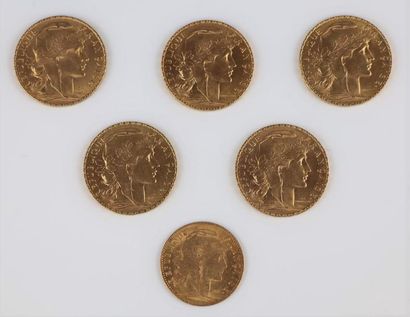 null Cinq pièces de 20 francs or, Marianne et coq, 1913 et 1914 et une pièce de 10...