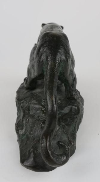 null Antoine Louis BARYE (1796-1875).

Panthère surprenant un zibeth.

Bronze à patine...