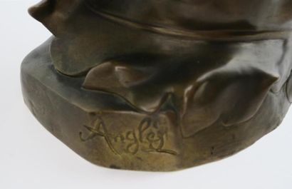 null Joaquim ANGLÉS CAÑÉ (1859 - ?).

Jeune femme aux pavots.

Buste en bronze et...