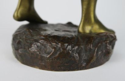 null Raoul François LARCHE (1860-1912).

Jeanne d'Arc.

Groupe en bronze à deux patines,...