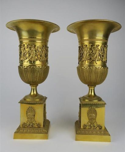 null Pierre-Philippe THOMIRE (attribué à)

Paire de vases en bronze doré, la panse...