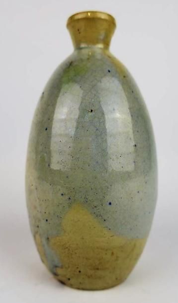 null Jean POINTU (1843-1925).

Vase en grès de forme ovoïde à col pincé, couverte...
