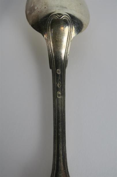 null Ensemble de huit cuillères à soupe et dix fourchettes en argent (925°/00) modèle...