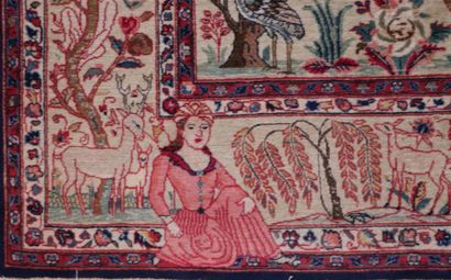 null IRAN

Tapis Tabriz en laine et soie à décor de personnages, végétaux, animaux...