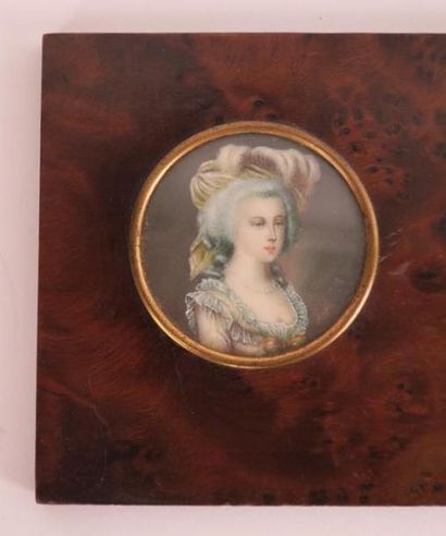 null Louis XVI, Marie-Antoinette et Louis XVII.

Trois miniatures circulaires figurant...