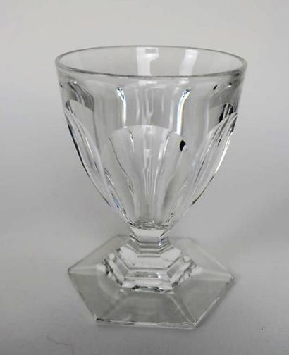 null BACCARAT. 

Service de verres en cristal, modèle Harcourt composé de douze coupes...