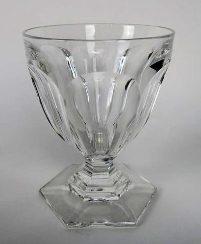 null BACCARAT. 

Service de verres en cristal, modèle Harcourt composé de douze coupes...