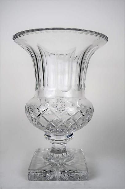 null SAINT LOUIS.

Vase Médicis en cristal taillé, modèle Versailles.

Non signé.

H_31,5...