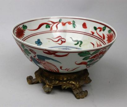 null Bol en porcelaine polychrome

Chine, Swatow, XVIème siècle

Le centre à décor...