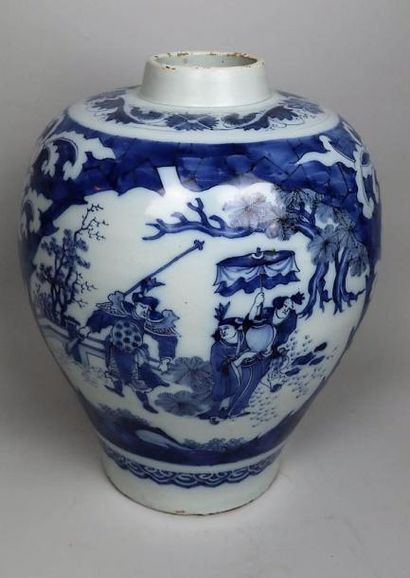 null DELFT

Vase en faïence à décor en camaïeu bleu de chinois et de branchages fleuris.

XVIIIème...