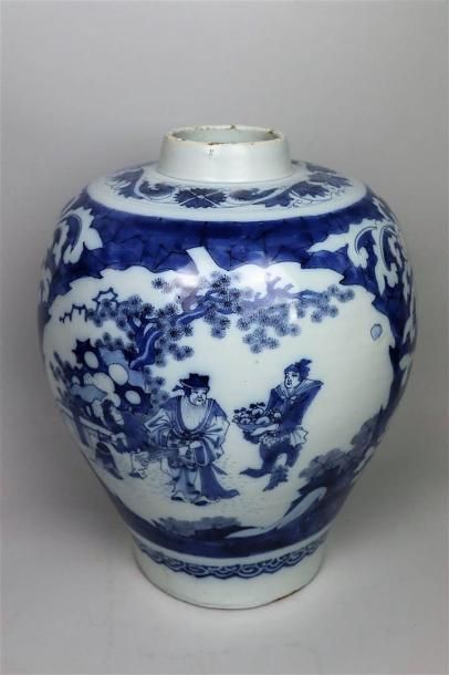 null DELFT

Vase en faïence à décor en camaïeu bleu de chinois et de branchages fleuris.

XVIIIème...
