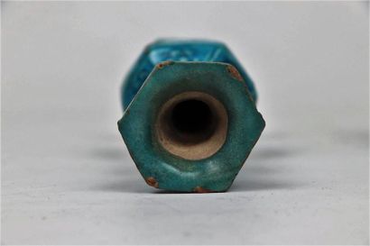 null Petit vase en terre cuite à glaçure turquoise et repose pinceaux turquoise

Chine,...