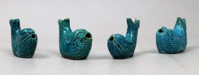 null Quatre comptes gouttes en biscuit émaillé turquoise

Chine, dynastie Qing, époque...