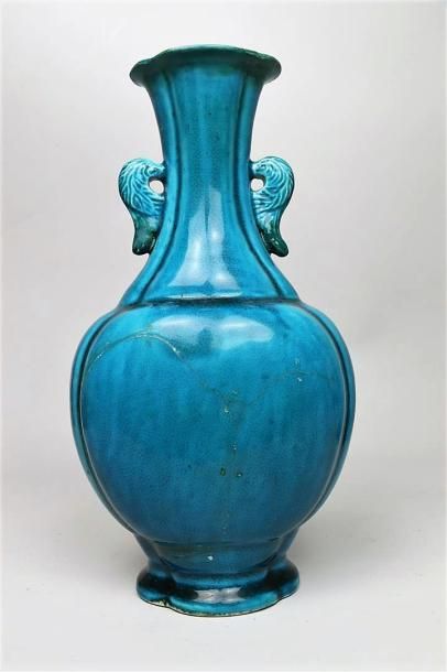 null Trois vases en grès émaillé turquoise et aubergine et turquoise

Chine, dynastie...