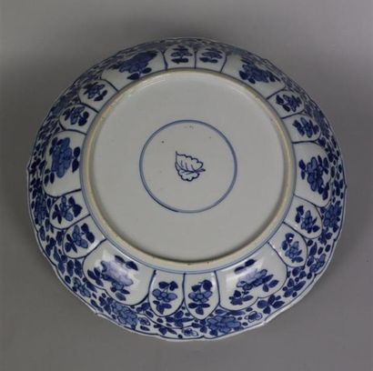 null Coupe en porcelaine bleu blanc 

Chine, dynastie Qing, époque Kangxi, XVIIIème...