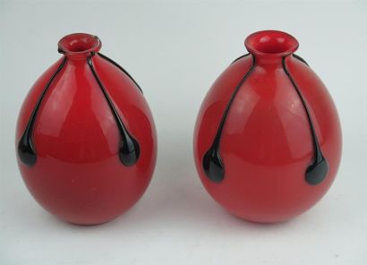 null Michaël POWOLNY (1871-1954) & LOETZ.

Paire de vases en verre rouge à filets...