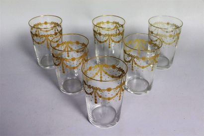 null Suite de neuf verres en cristal, à décor or de guirlandes.

Style Louis XVI,...