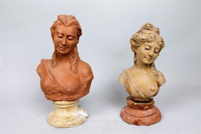 null Ecole française des XIXème et XXème siècle.

Deux bustes de femme en terre cuite.

L'un...