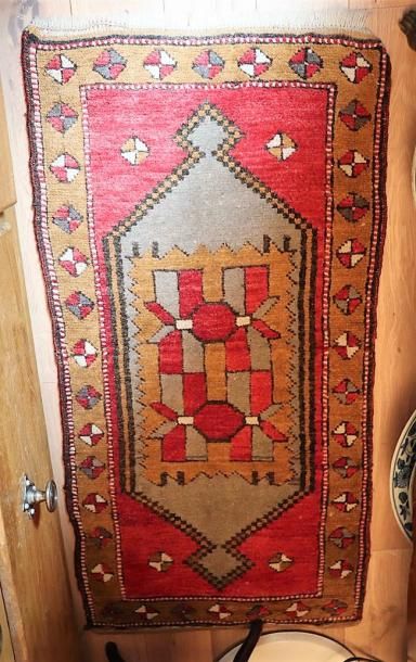 null Deux tapis de prière en laine, kazak.

L_114,5 cm et 98,5 cm