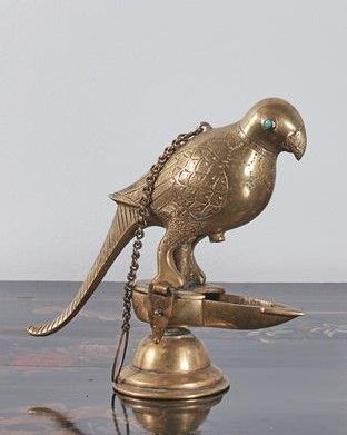 null Lampe à huile aviforme

Laiton et perles turquoises

Inde, XIXe siècle

H_14,2...