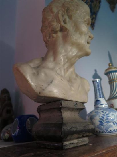 null Paire de bustes d'homme à l'antique en marbre sculpté représentant deux philosophes,...