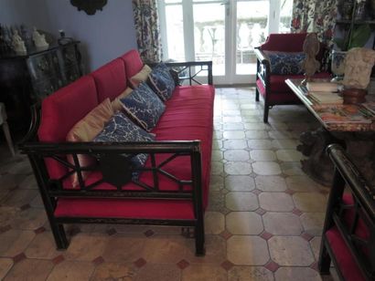 null Mobilier de salon composé d'un canapé et de larges fauteuils en bois laqué noir...