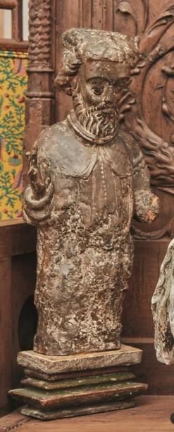 null Figure en bois sculpté représentant un homme barbu bénissant. 

Espagne XVIIème...