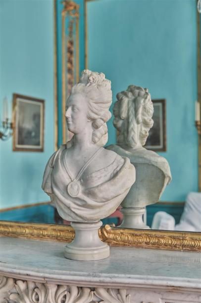 null Félix LECOMTE (1737-1817) (d'après) : 

Buste en marbre blanc de Carrare représentant...