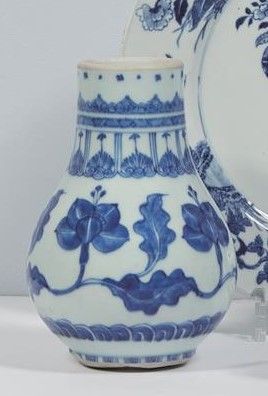 null Vase en porcelaine bleu blanc

Chine, XXème

La panse piriforme, à décor de...