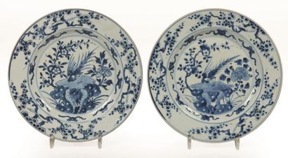 null CHINE, XVIIIème siècle.

Paire de petits plats en porcelaine bleu blanc circulaires,...