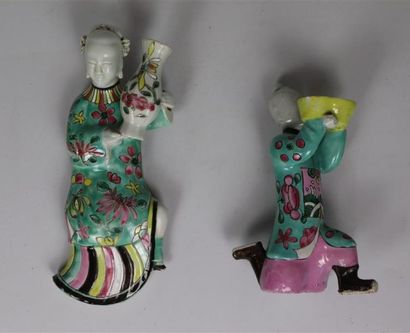 null Vase d'applique (recollage) et un hoho en porcelaine famille rose

Chine, dynastie...