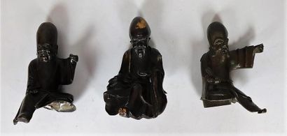 null Trois statuettes de shoulao en bronze

Chine, XVIIème siècle

Formant couvercles...