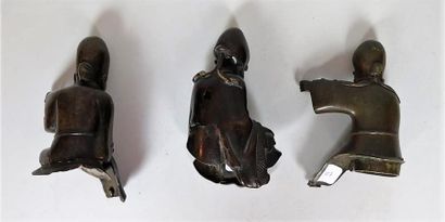 null Trois statuettes de shoulao en bronze

Chine, XVIIème siècle

Formant couvercles...