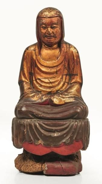 null CHINE DU SUD, XIXème siècle.

Statue de moine en bois laqué rouge et or représenté...
