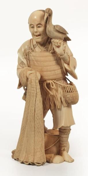 null JAPON, vers 1910 -1920 

Groupe en ivoire sculpté

Représentant un pêcheur tenant...