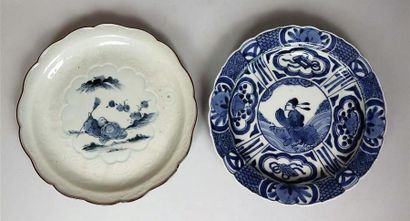 null JAPON, XVIIème-XVIIIème siècle.

Deux assiettes en porcelaine bleu blanc.

Lobées,...