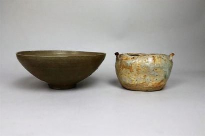 null Deux bols en grès émaillé 

Japon, XIXème siècle

Le premier dans le style coréen...