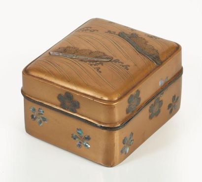 null JAPON, période Edo, XVIIème-XVIIIème siècle.

Boîte rectangulaire couverte kobako...