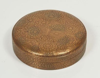 null JAPON, époque Edo, XIXème siècle.

Boîte ronde couverte en laque.

A décor de...