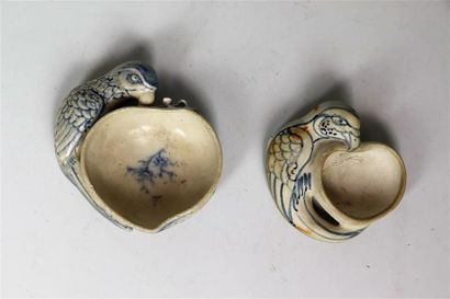 null VIETNAM, XVème-XVIème siècle.

Deux rince-pinceaux en porcelaine bleu blanc.

En...