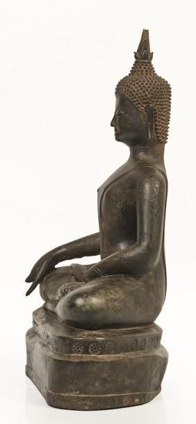 null THAILANDE, Ayutthaya, XVIIème siècle.

Statue de Bouddha en bronze représenté...
