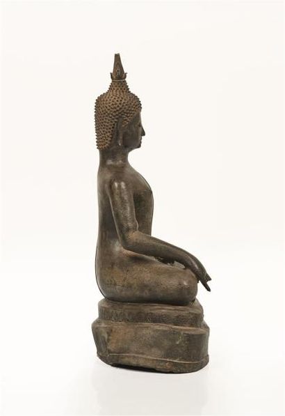 null THAILANDE, Ayutthaya, XVIIème siècle.

Statue de Bouddha en bronze représenté...