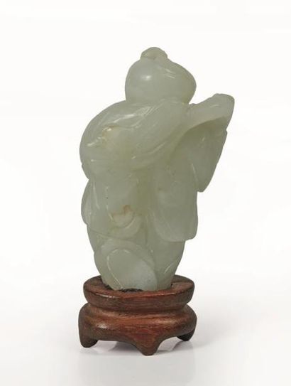 null CHINE, fin du XIXème siècle.

Groupe en jade blanc.

Représentant un hoho debout,...