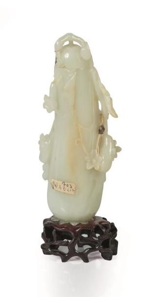 null CHINE, début du XXème siècle.

Vase couvert en jade céladon pâle.

En forme...