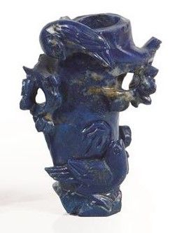 null CHINE, XXème siècle.

Un petit vase en lapis-lazuli, un petit vase en malachite...