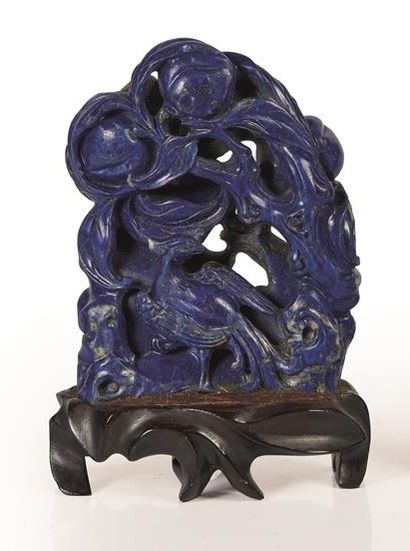 null CHINE, XXème siècle.

Petit vase et groupe en lapis-lazuli sculpté.

Le vase...