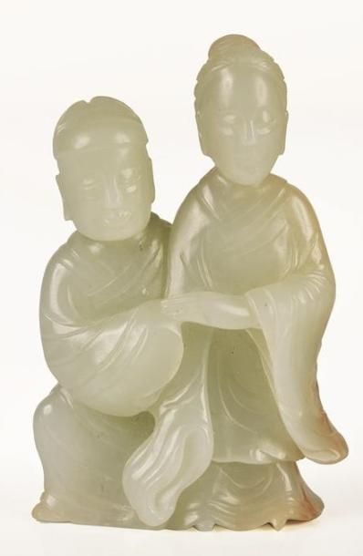 null CHINE.

Groupe en jade céladon sculpté représentant un couple se tenant par...